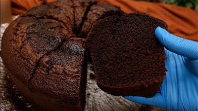 طريقة عمل كيكة شوكولاتة طرية ومرتفعة بحليب الساخن