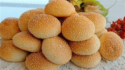 طريقة عمل خبز البرغر بدون بيض ولا حليب سهل وهش