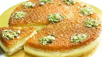 طريقة عمل البسبوسة الذهبية بالقشطة طعم خرافي