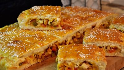 طريقة عمل فطيرة الدجاج السريعة بعجينة قطنيه