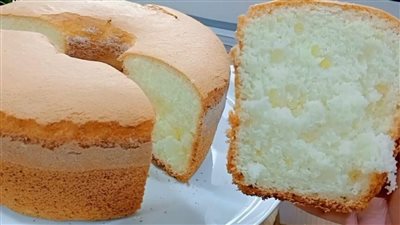 طريقة عمل كيكة النشا بدون دقيق خيالية وقطنية