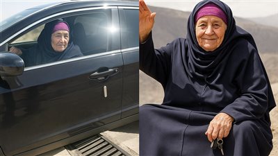 الحجة احت معرض سيارات لتشتري سيارة لحفيدها هدية تخرجه من الجامعة