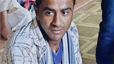 قصة في أحد القرى الصغيرة كان يعيش شاباً سعيداً جداً