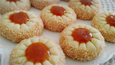 طريقة عمل حلوة العيون العسلية الذائبة في الفم  بدون طابع و بمكونات بسيطة