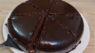 طريقة عمل كيكة الشكولاتة بدون بيض ولا حليب